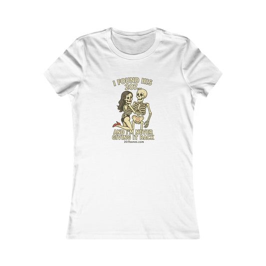 Skeleton Love Tee - Fun Halloween Shirt for Women, Perfect for Parties, Spooky Season, Gifts, Casual Wear